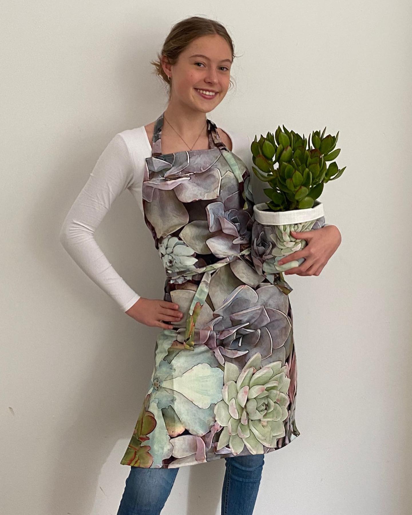 Apron in Succulent in Soil