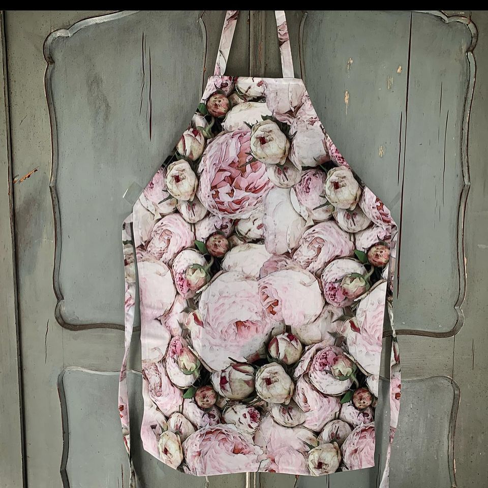Apron in Peony Pink