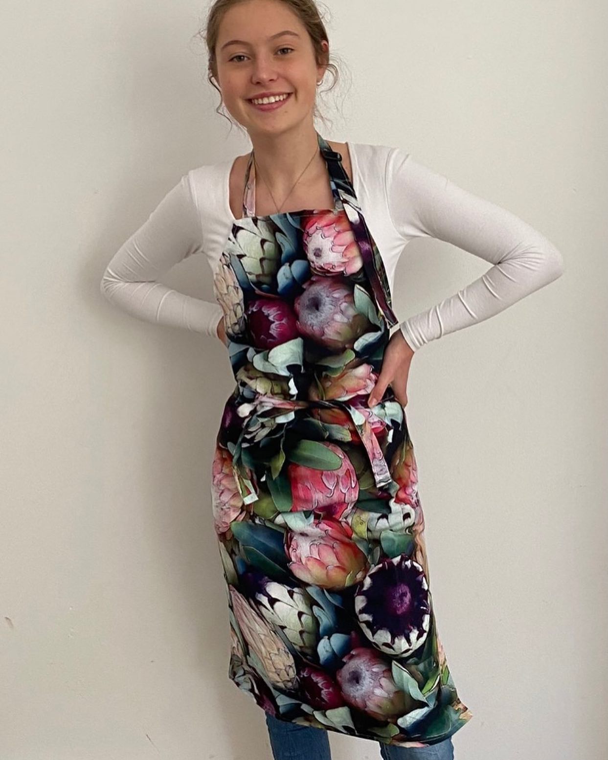 Apron in Busy Protea